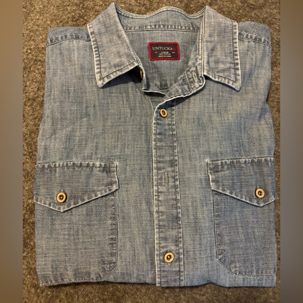 UNTUCKit Men's Light Blue Chambray Shirt
